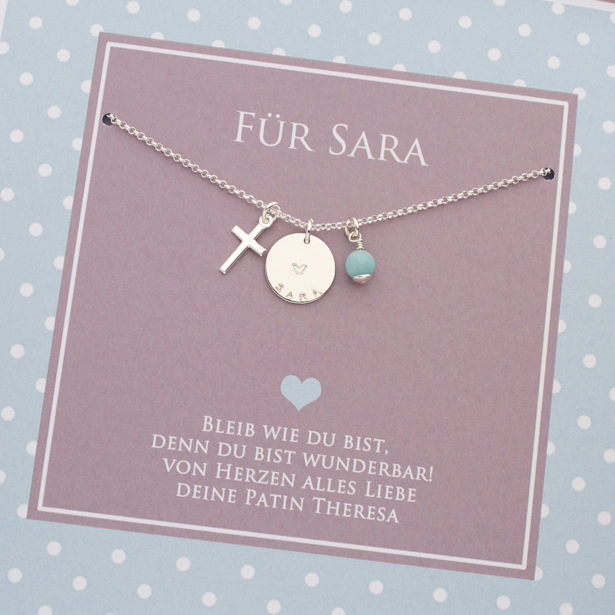 Detailansicht einer Namenskette aus 925 Silber mit Kreuz, Gravur und Edelstein