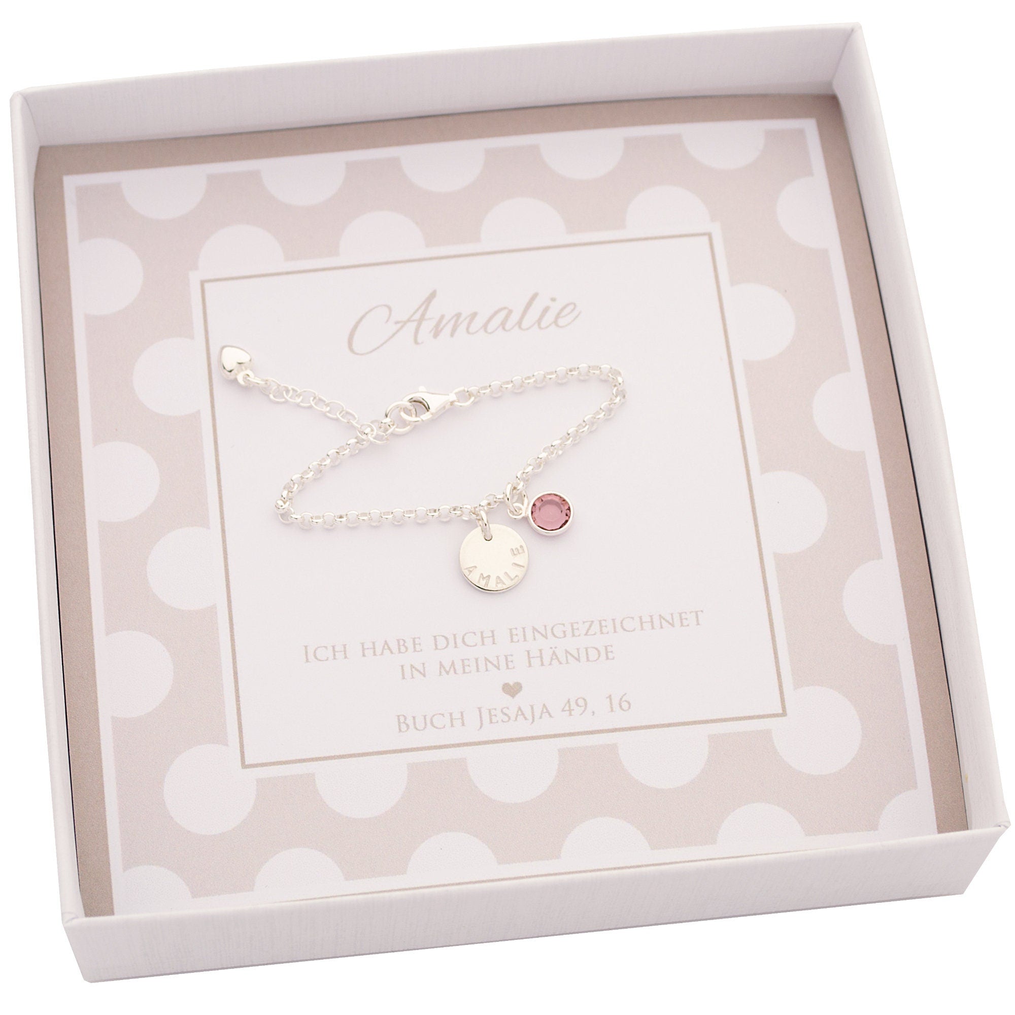 Innenansicht einer Geschenkschachtel im beigefarbigen Punktedesign mit Namen und persönlichem Taufspruch. In der Mitte liegt ein feiner Gliederarmband aus Sterling Silber