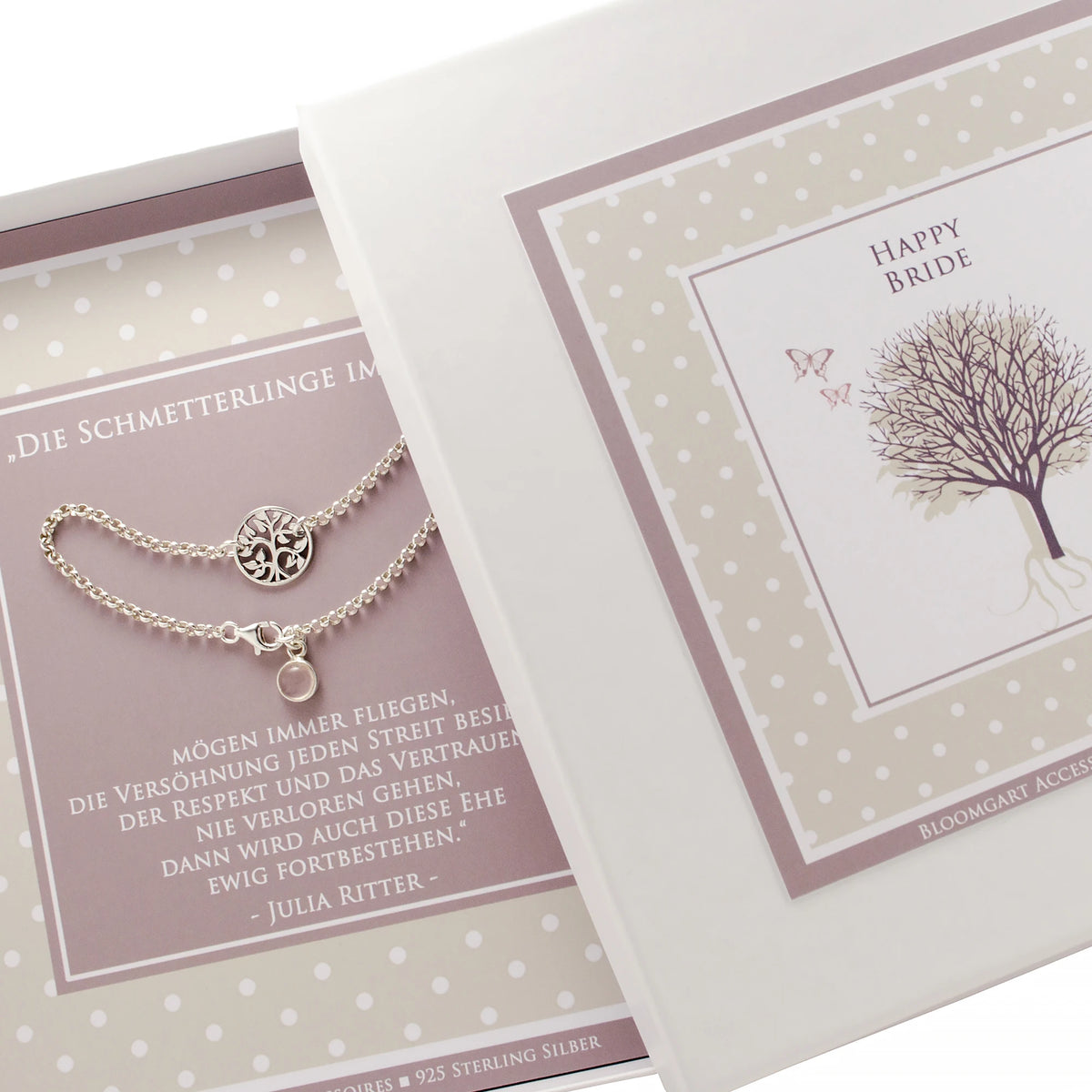 Detailansicht eines Silberarmbandes mit Lebensbaum und Rosenquarz als Geschenk für die Braut zur Junggesellinnen-Party.