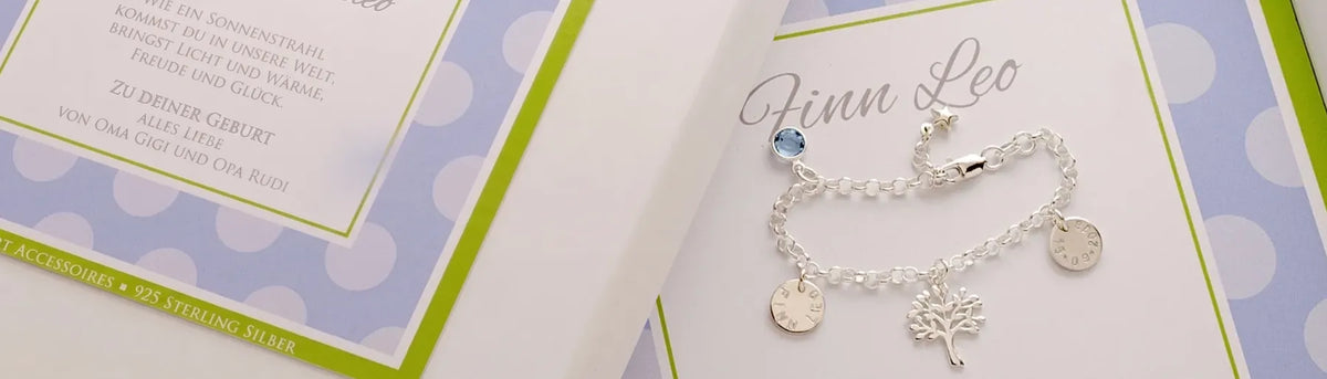 Personalisiertes Babyarmband zur Geburt aus 925 Silber mit Gravur, Geburtsstein und Lebensbaum in Geschenkbox