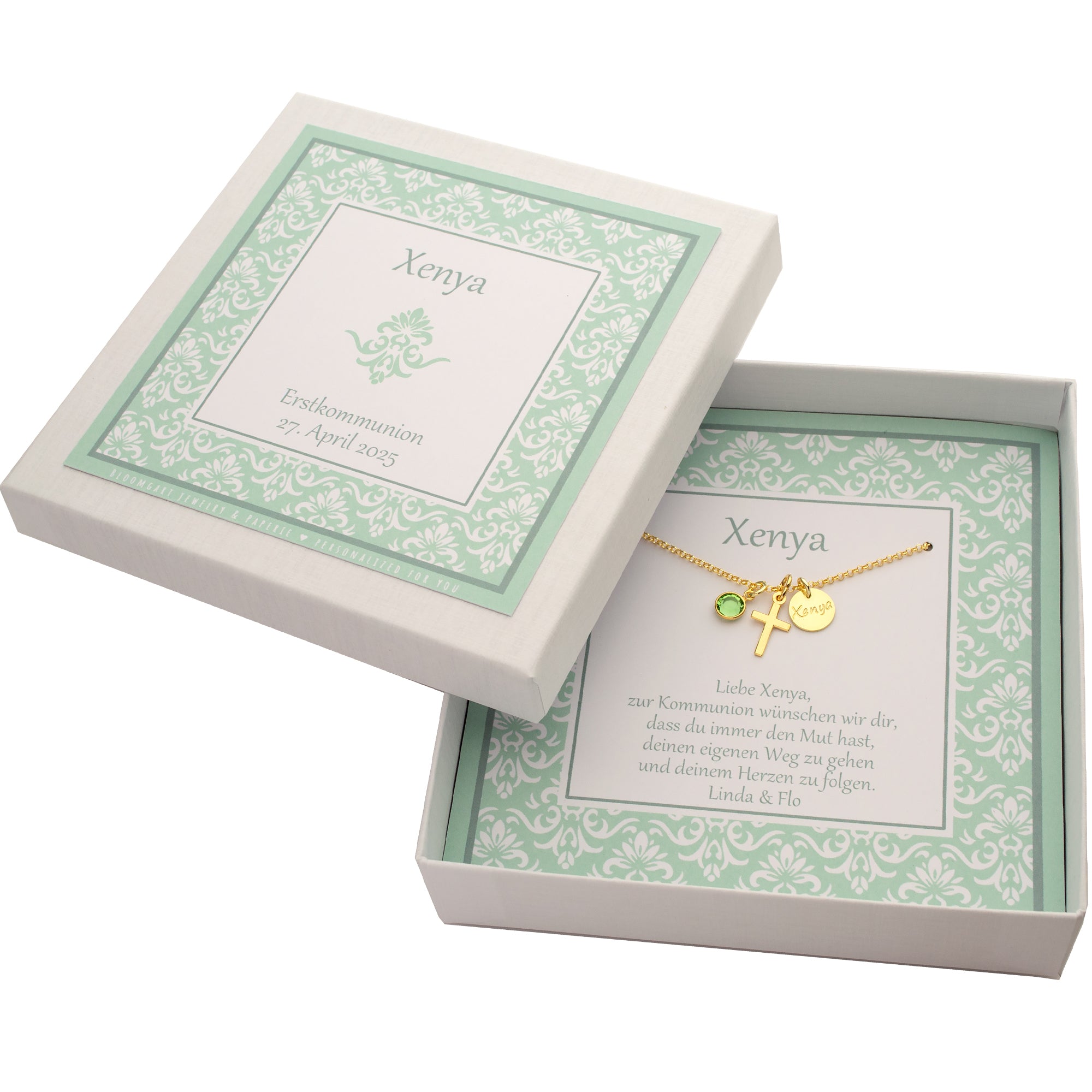 Geschenk zur Kommunion in einem edlen personalisierten Geschenkkarton mit mintfarbigen Ornament-Muster. Innen liegt die goldene, zeitlose Kreuzkette mit Namen Gravur und Geburtsstein.