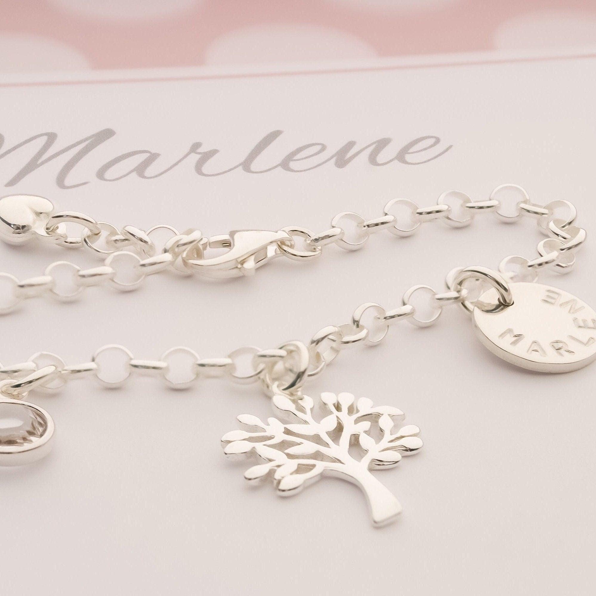 Personalisiertes Namensarmband 925 Sterling Silber mit Lebensbaum Symbol und handgestempeltem Namen