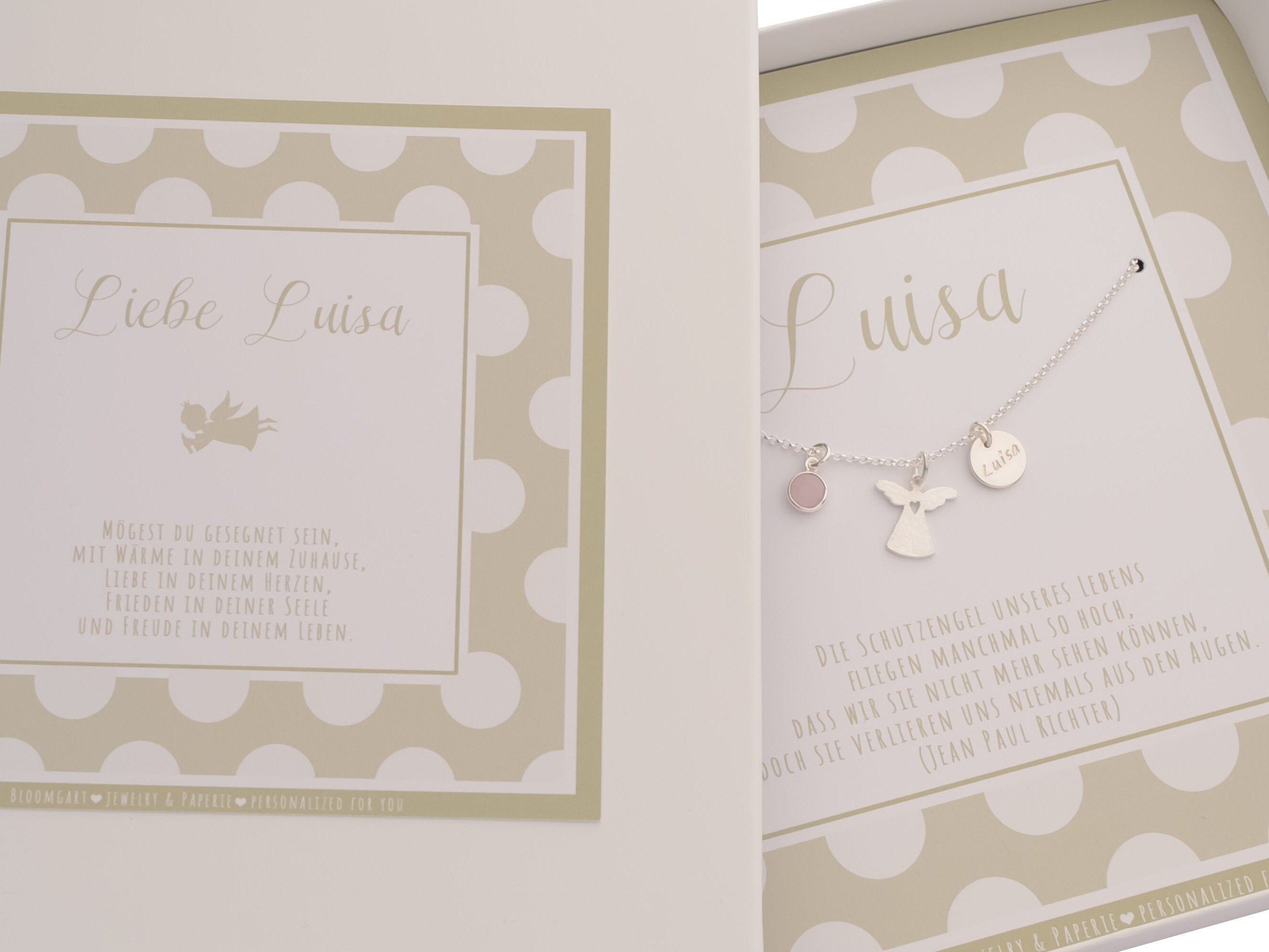 Personalisierte Schutzengel-Kette "Luisa" aus 925 Silber, präsentiert in einer beigen Geschenkbox mit einem liebevollen Taufspruch.