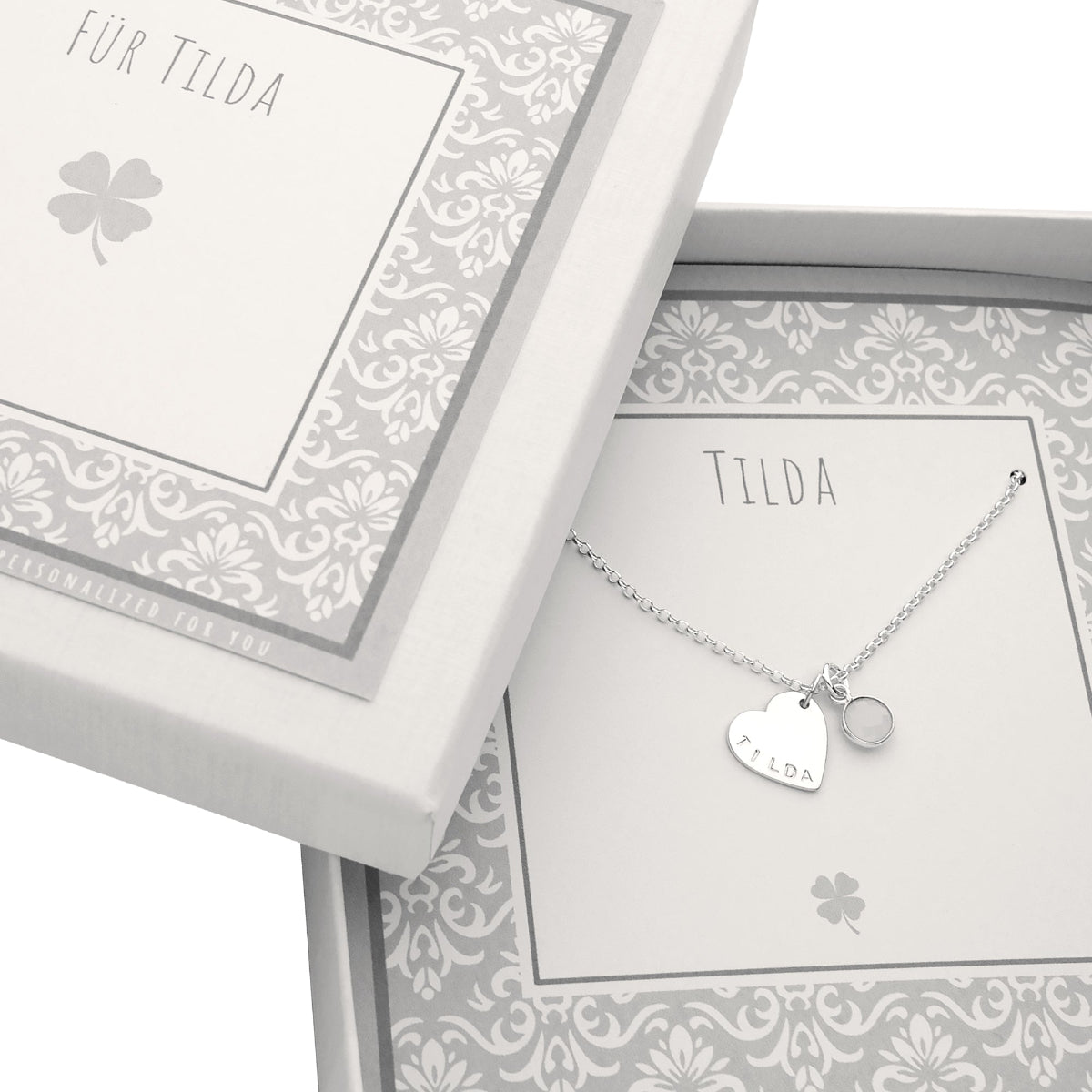 Sterling Silber Kette mit Herz Namen Gravur und gefasstem Edelstein in personalisierter Geschenkbox.