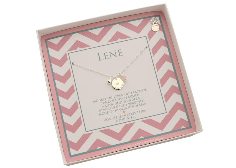 Innenansicht der rosa Geschenkbox mit Personalisierung für LENE und den Glückwünschen 'Mögest du leben und lachen, tanzen und träumen, wagen und wundern, vertrauen und vergeben, mögest du glücklich sein. Von Herzen alles Liebe, deine Steffi'