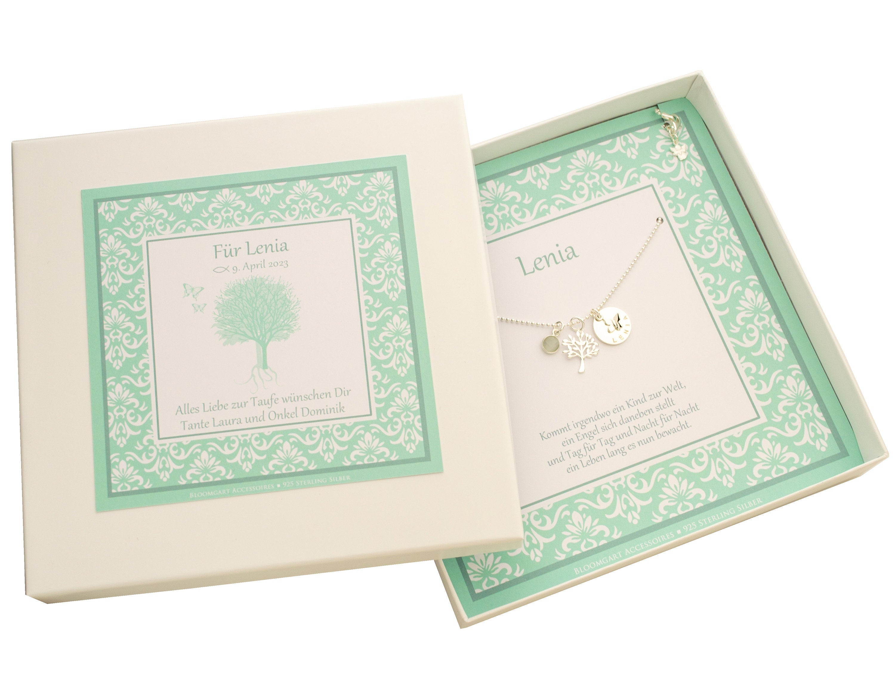 Komplettansicht der personalisierten Geschenkbox für 'Lenia' mit Lebensbaum-Motiv auf dem Cover und persönlichen Wünschen zur Taufe.