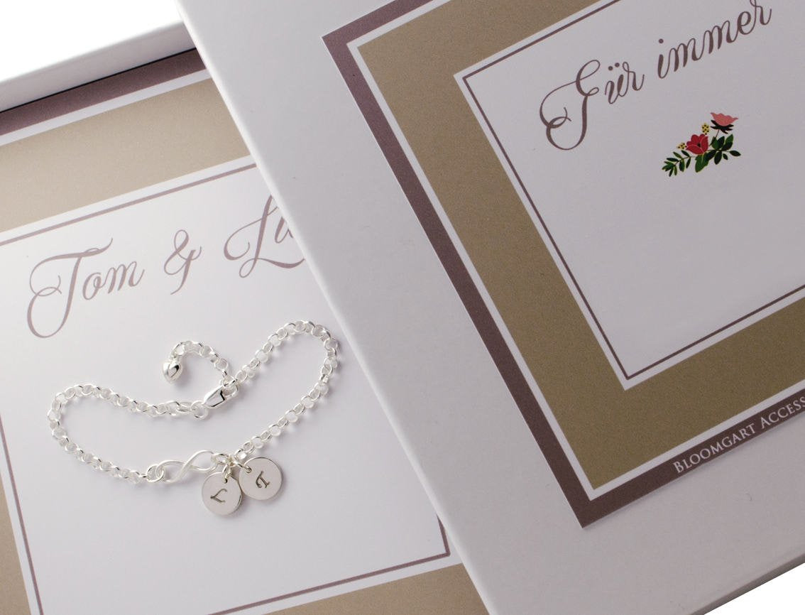 Personalisiertes Freundschaftsarmband Silber mit Buchstaben-Gravur und Unendlichkeitszeichen