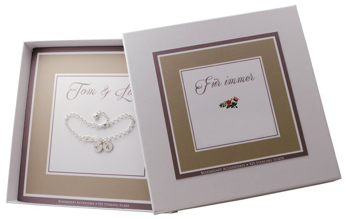 Personalisierte Schmuck-Geschenkbox von Bloomgart mit Wunschnamen und Text