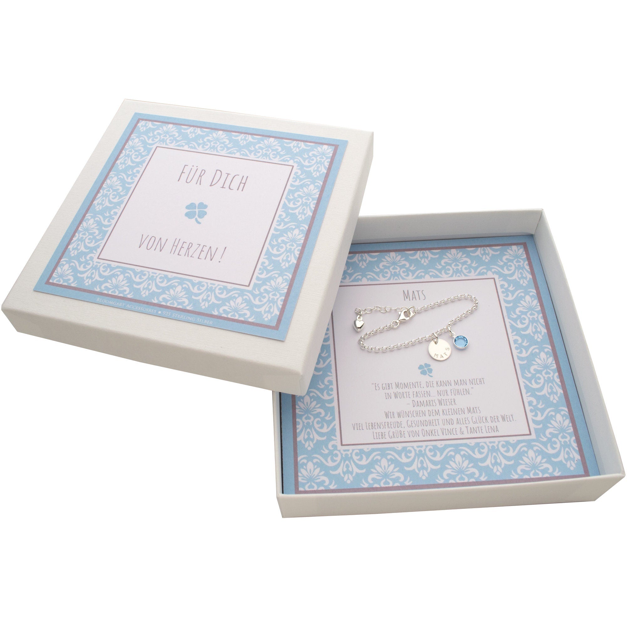 Personalisiertes Armband zur Geburt für "Mats" aus 925 Silber, präsentiert in einer blauen Geschenkbox mit einem liebevollen Spruch von Onkel & Tante.