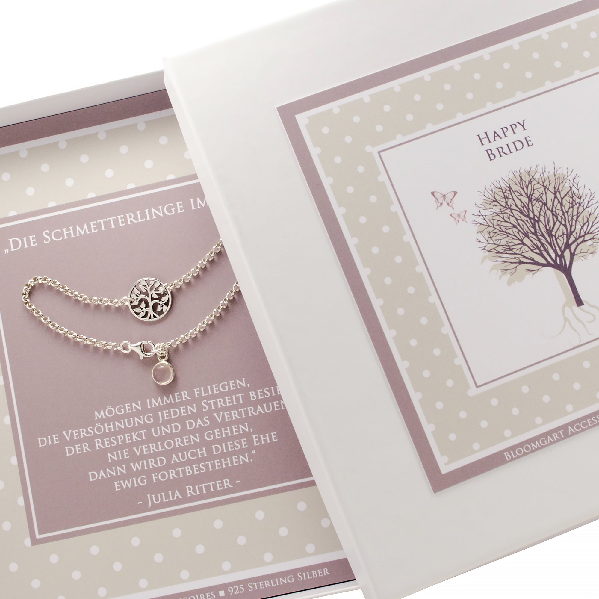 Detailansicht eines Silberarmbandes mit Lebensbaum und Rosenquarz als Geschenk für die Braut.
