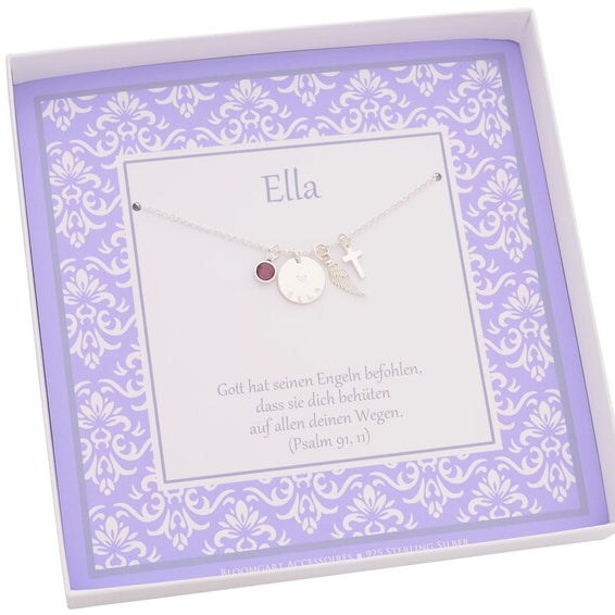Personalisierte Kette zur Taufe oder Kommunion für "Ella" aus 925 Silber mit Kreuz, Engelsflügel und Amethyst, präsentiert in einer lila Geschenkbox von Opa und Oma.