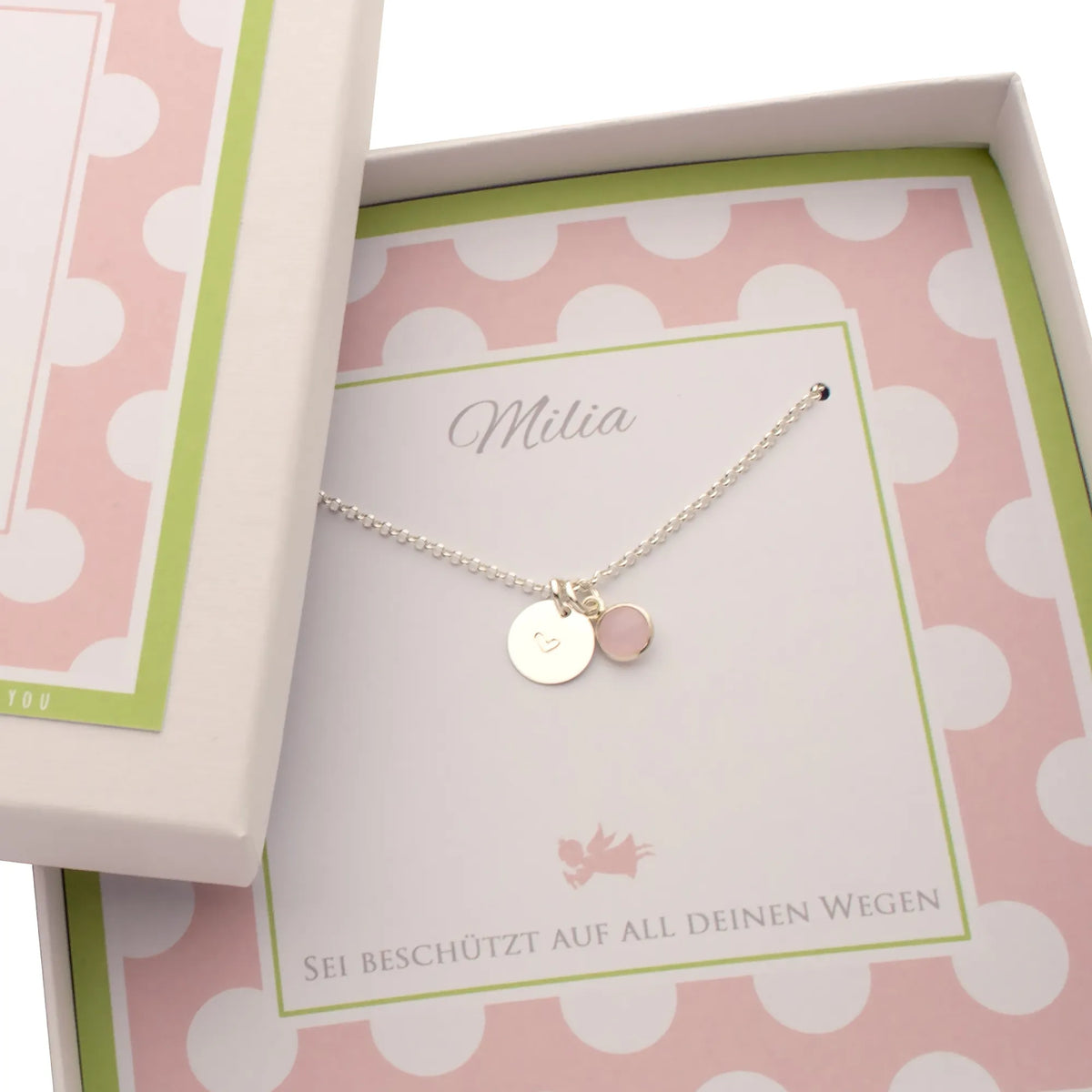 Alles Liebe zum Schulanfang, Milia! Personalisiertes Geschenk zur Einschulung mit gravierter Silberkette und Rosenquarz.