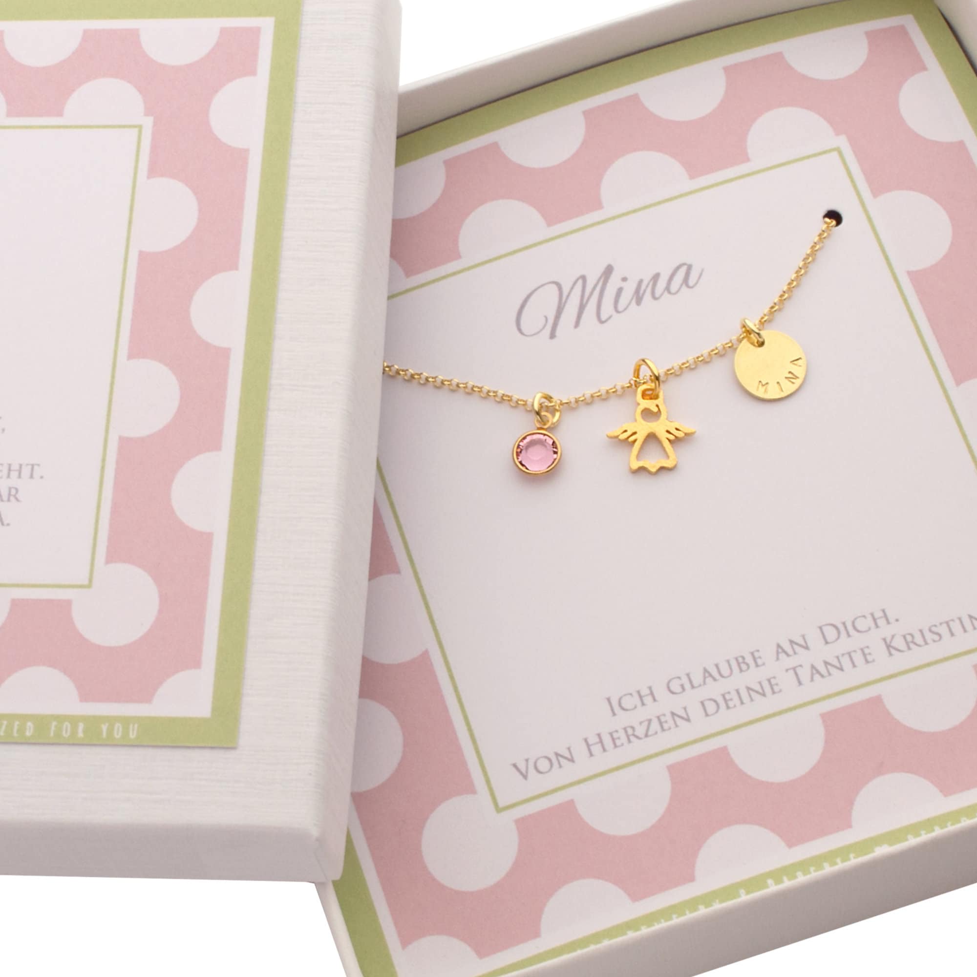 Süße, zierliche Goldkette mit Engel, Namenstaler und Geburtsstein in einer fröhlichen, personalisierten Geschenkbox präsentiert.