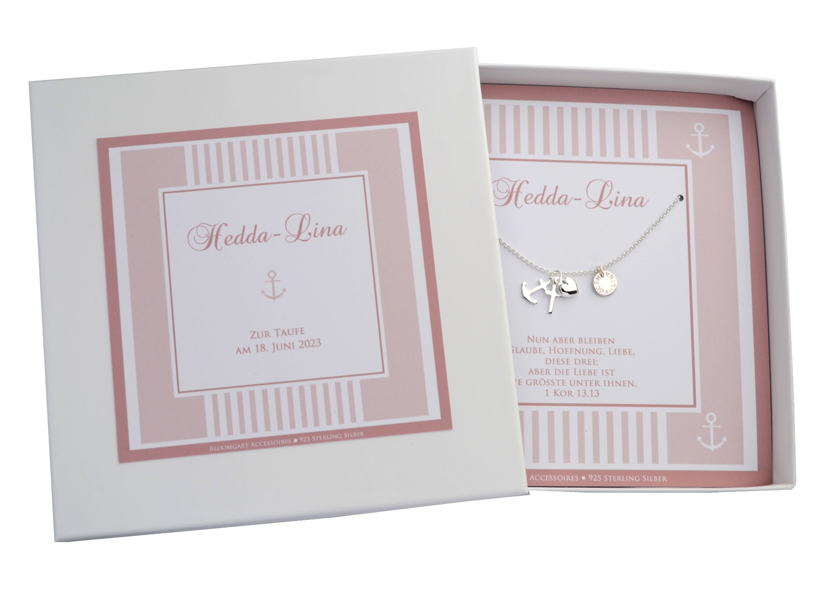 Eine rosa Geschenkbox mit personalisierter Taufkette für Mädchen aus 925 Sterling Silber.
