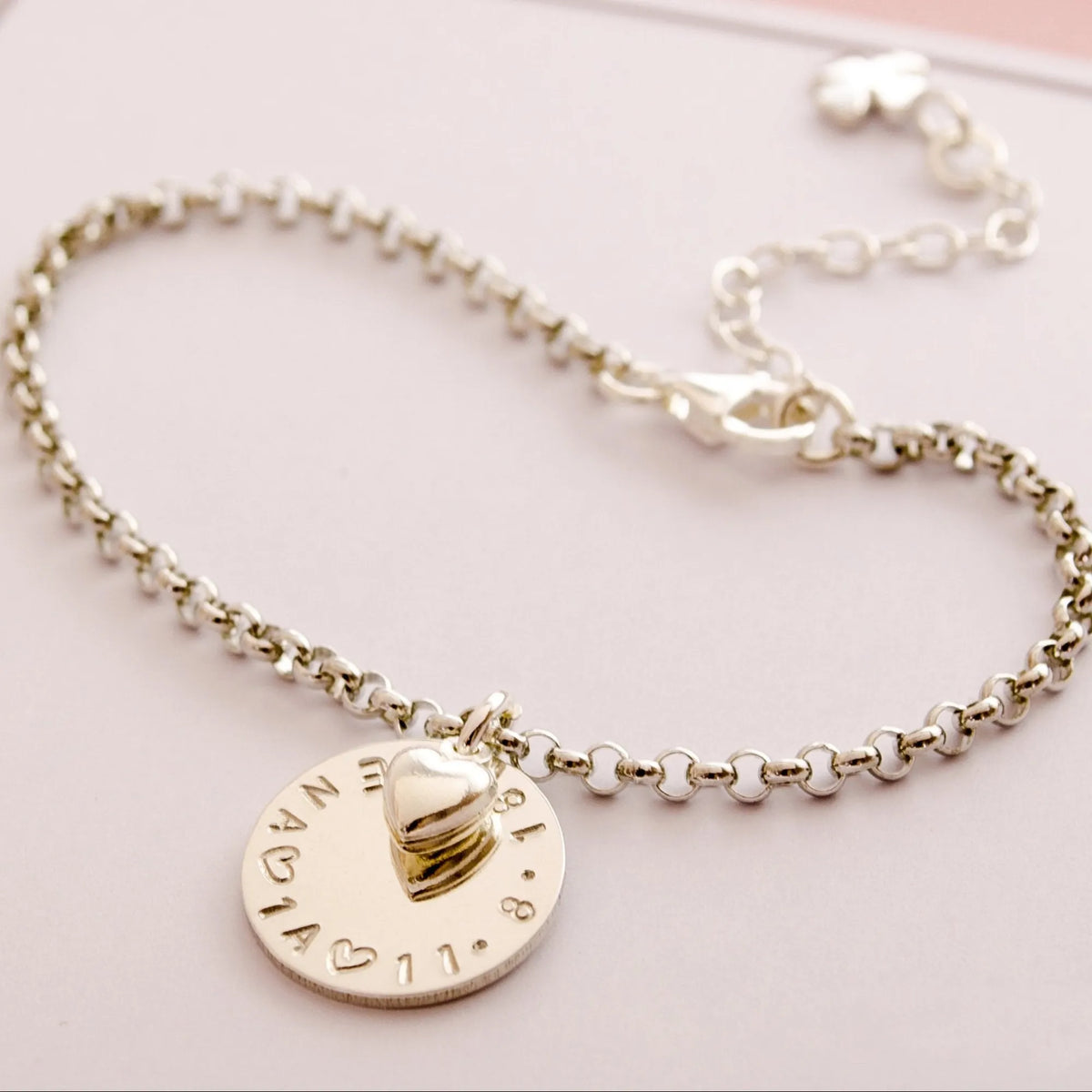 Namensarmband aus 925 Silber mit Wunschgravur Taler, Herz und Kleeblatt als Glücksbringer Geschenk zu Geburtstag, Weihnachten, Jahrestag für Mädchen.