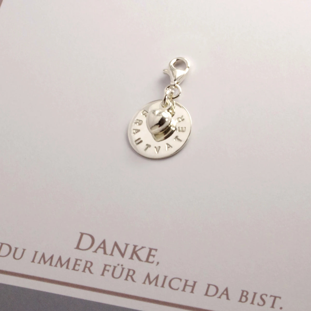 Gravur-Anhänger aus Sterling Silber mit Karabiner als Dankeschön für Hochzeitsgäste.