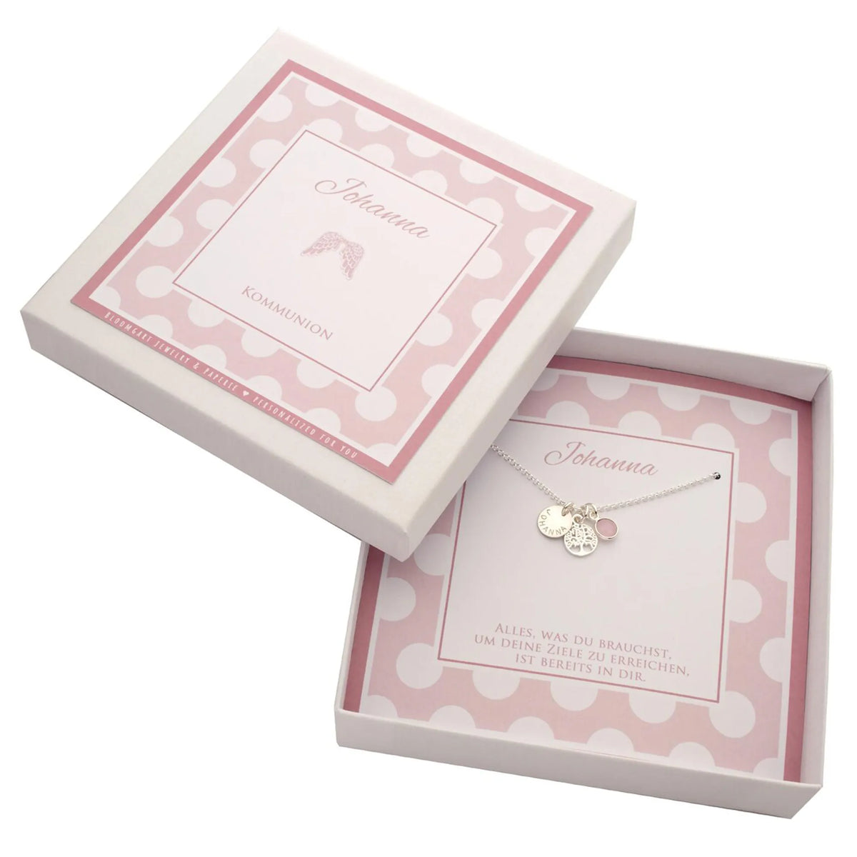Ein personalisiertes Geschenk für Mädchen in weiß-rosa mit Namenskette aus 925 Sterling Silber, Lebensbaum und Rosenquarz zur Kommunion.