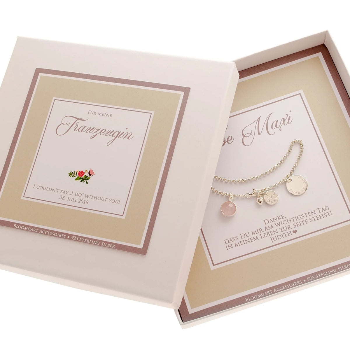 Personalisiertes Geschenk zur Hochzeit für die Trauzeugin: In einer edlen beige-weißen Geschenkbox befindet sich ein "Danke"-Armband aus 925 Silber mit Gravur und Edelstein.
