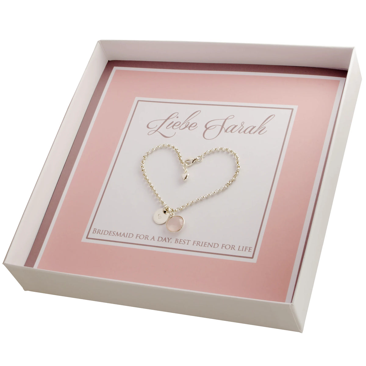 Innenansicht einer individuellen Geschenkbox in weiß-rosa für die 'Bridesmaid', hier Sarah, mit 925 Silberarmband mit Gravurtaler und Rosenquarz-Anhänger.