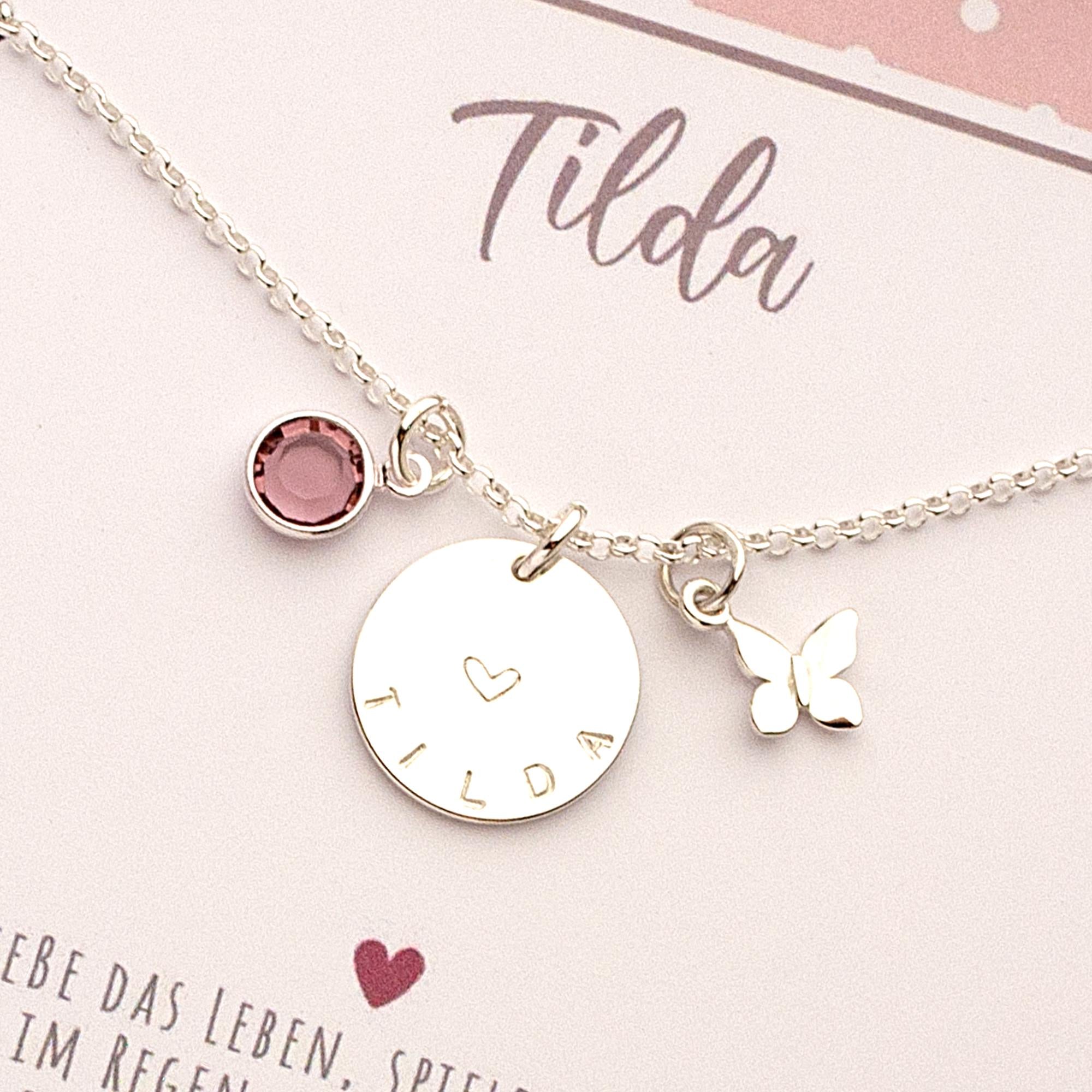 Personalisierte Namenskette für Mädchen aus 925 Silber mit Namensgravur, Schmetterling und Monatsstein.