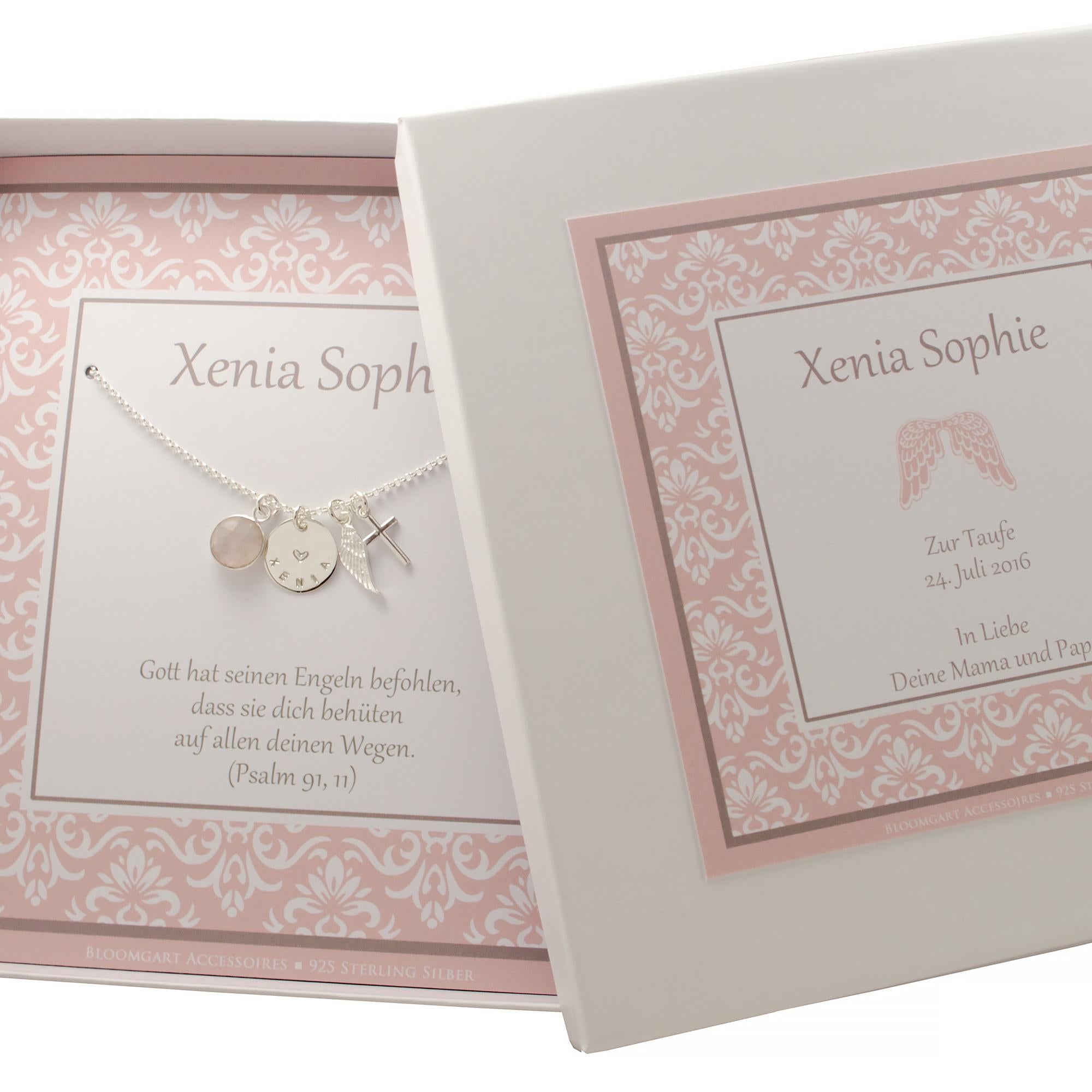 Personalisierte Taufkette aus 925 Silber, präsentiert in einer individuellen Geschenkbox mit Namen, Anlass und Taufspruch