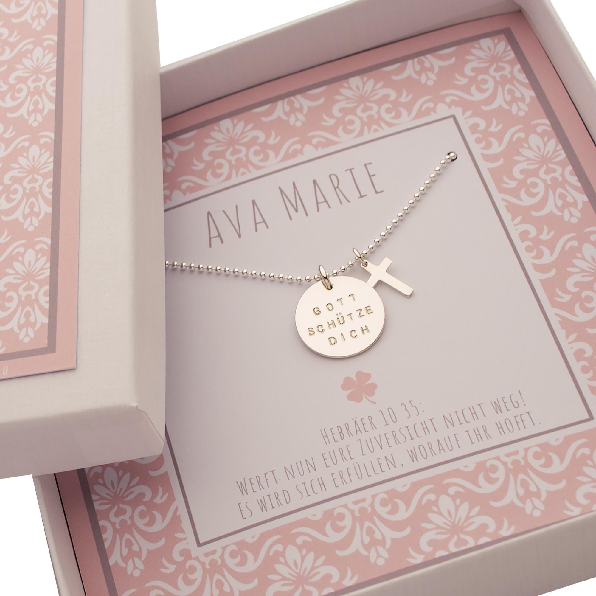 Geschenkbox im Anschnitt mit innenliegender Taufkette. Ein Gravurtaler, hier "Gott schütze dich" und ein Kreuz zieren die Kette aus 925 Sterling Silber.