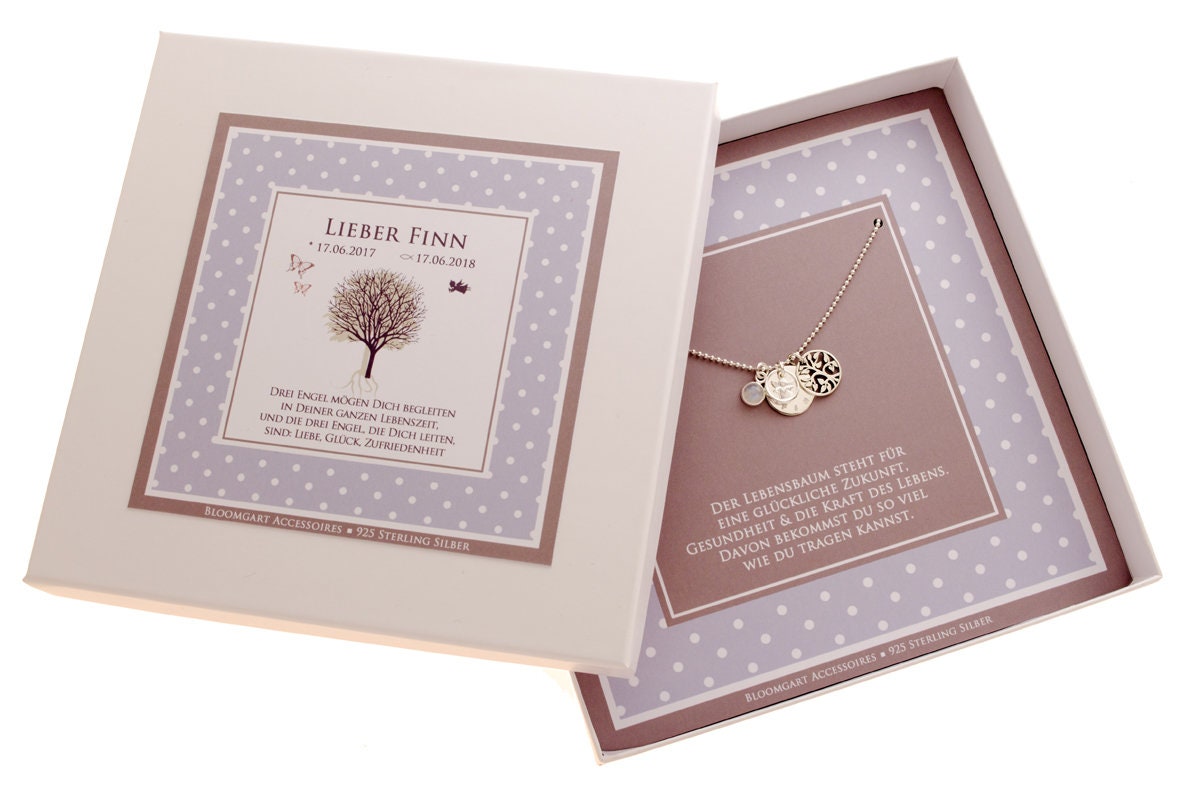 Personalisierte Taufkette für "Finn" aus 925 Silber, präsentiert in einer Bloomgart Geschenkbox mit Geburts- und Taufdatum und Segenswünschen.