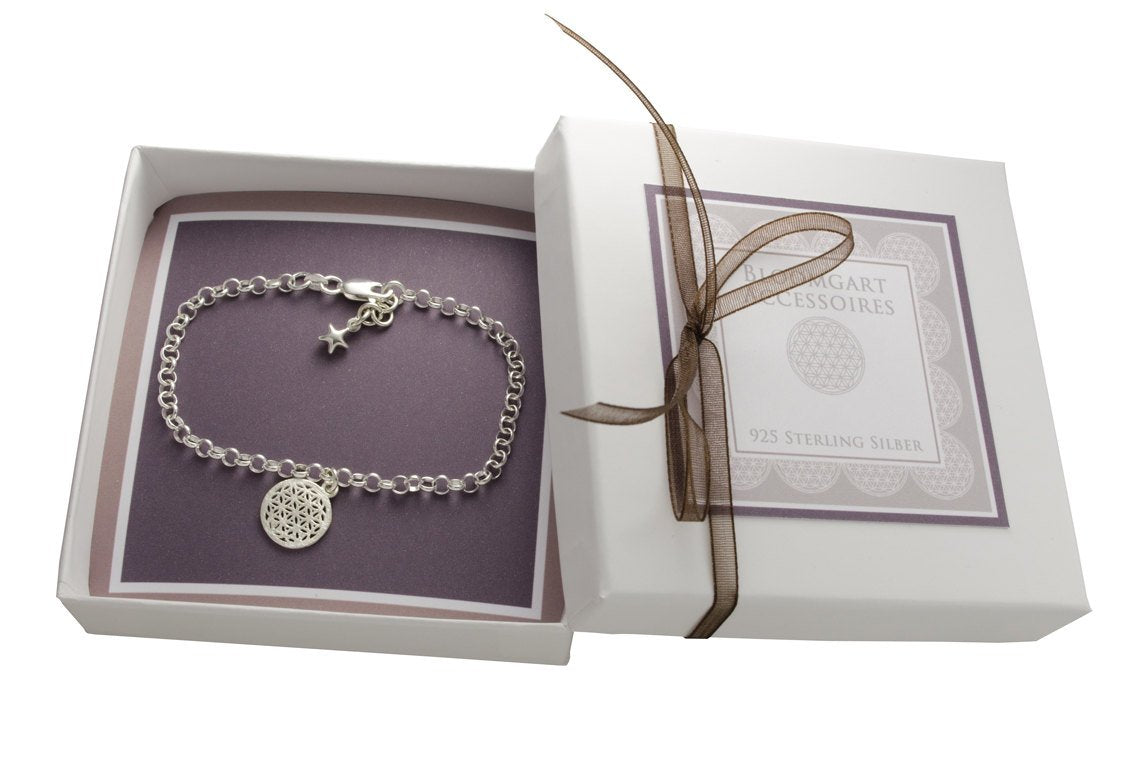 Geschenkschachtel mit Glücksbringer-Armband 'Lebensblume' aus 925 Sterling Silber in verstellbarer Länge.