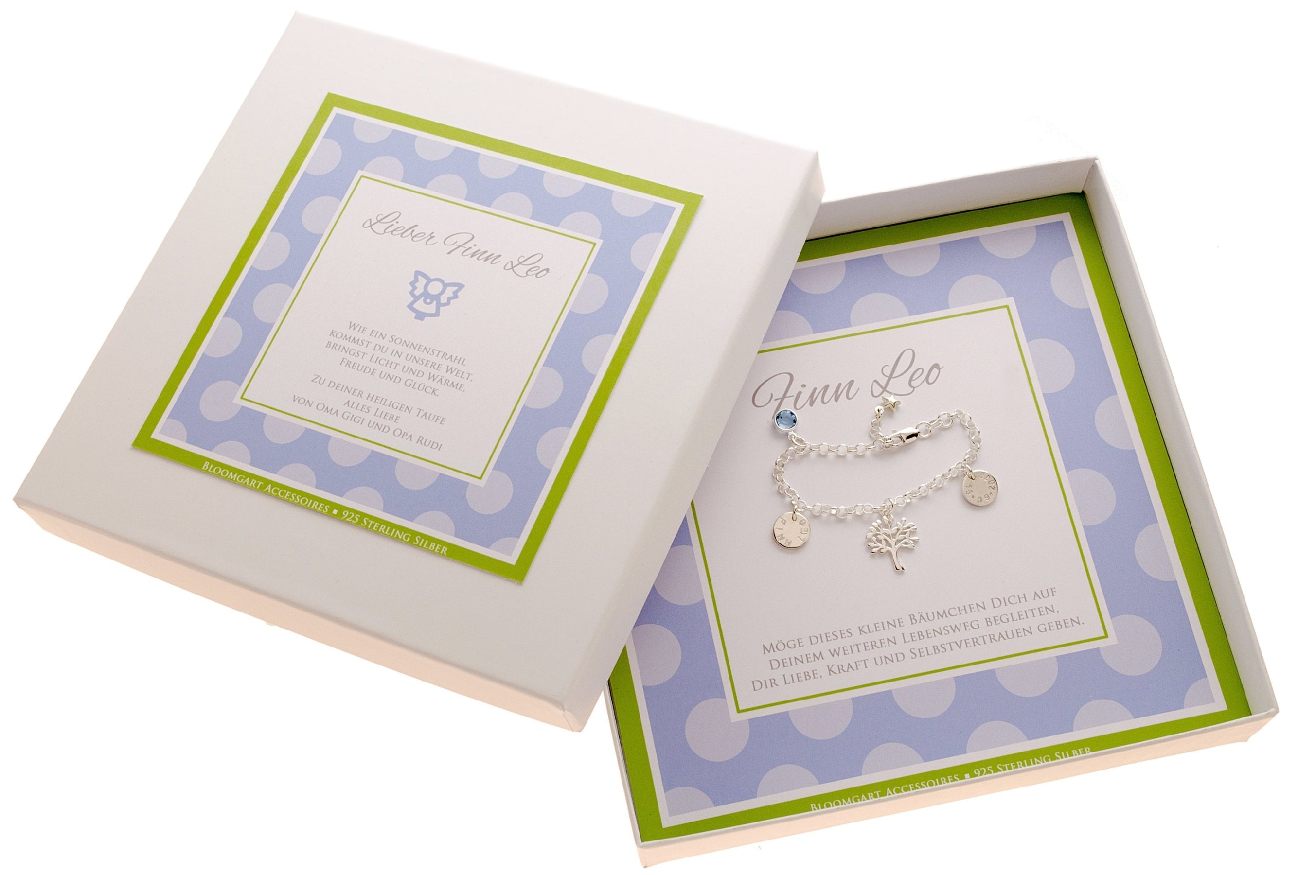 Gesamtansicht einen 925 Silber Gliederarmbandes mit anpassbarem Verschluss in  Bloomgart Geschenkbox als Geschenk zur Geburt, Taufe, Einschulung oder Namenstag.