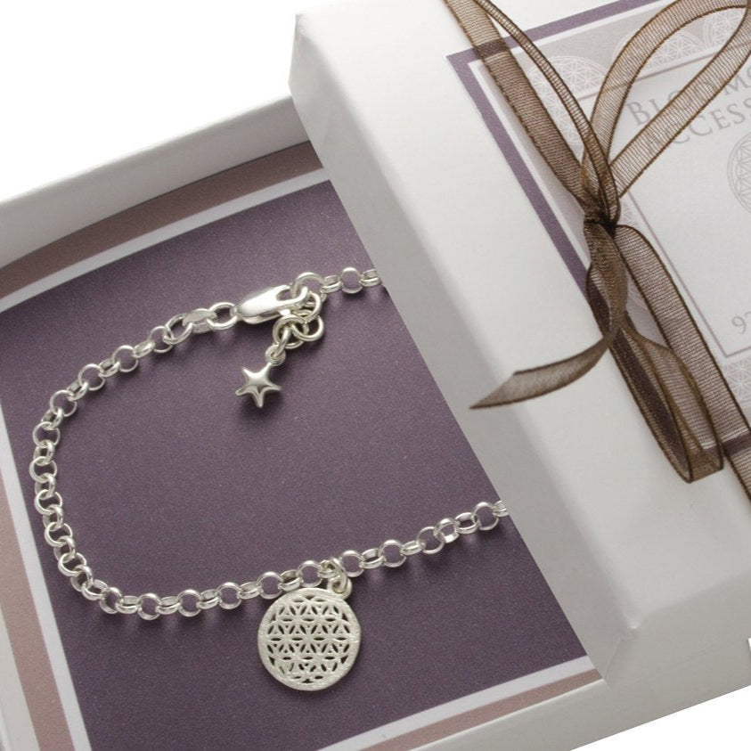 Armkette BLUME DES LEBENS mit Glücksstern Anhänger aus 925 Silber in einer braunen eleganten Geschenkbox von Bloomgart